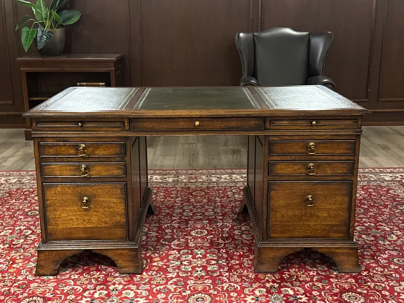 Vintage bureau, klassiek Engels bureau, eikenhout, groen leer, 685