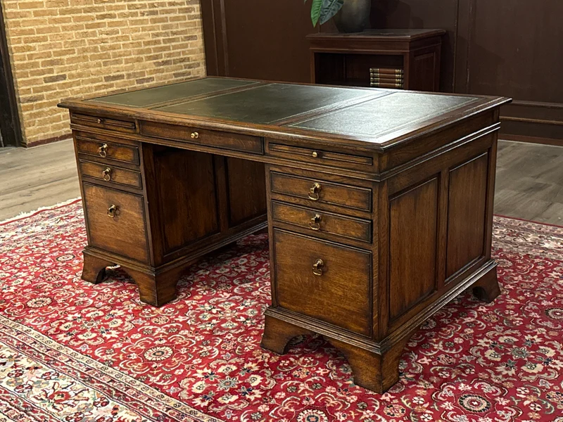 Vintage bureau, klassiek Engels bureau, eikenhout, groen leer, 685