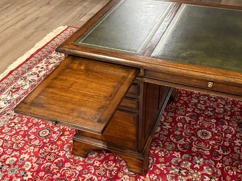 Vintage bureau, klassiek Engels bureau, eikenhout, groen leer, 685