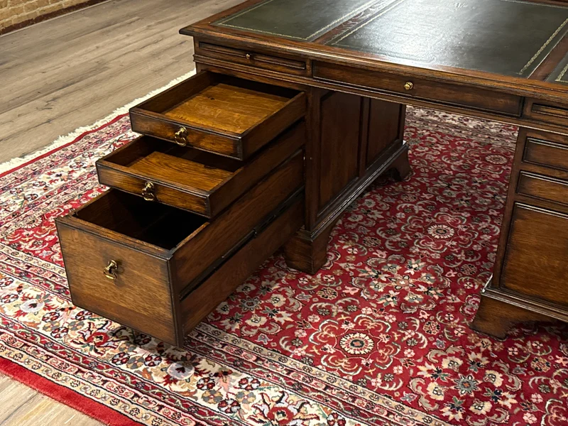 Vintage bureau, klassiek Engels bureau, eikenhout, groen leer, 685