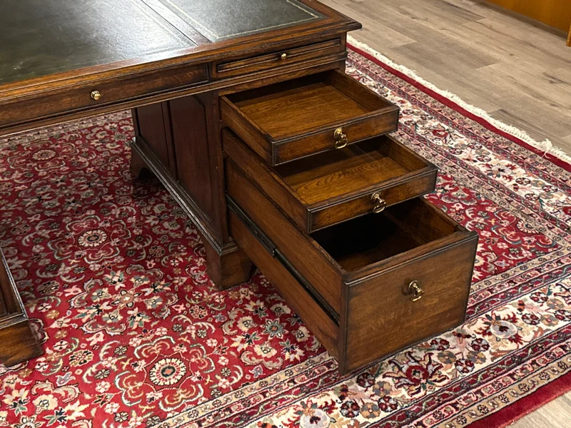Vintage bureau, klassiek Engels bureau, eikenhout, groen leer, 685
