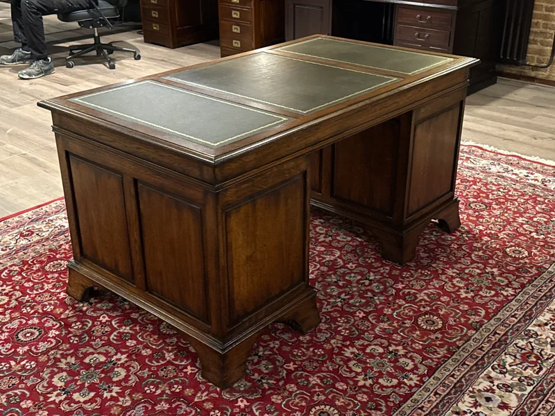 Vintage bureau, klassiek Engels bureau, eikenhout, groen leer, 685