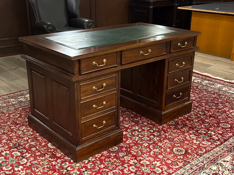 Vintage bureau, klassiek Engels bureau , mahoniehout, groen leer, 679