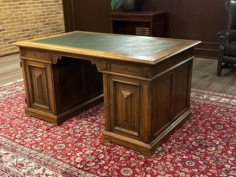 Vintage bureau, antiek Engels bureau, eikenhout, groen leer, 678