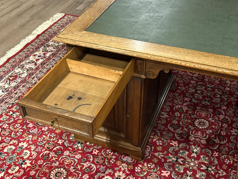 Vintage bureau, antiek Engels bureau, eikenhout, groen leer, 678