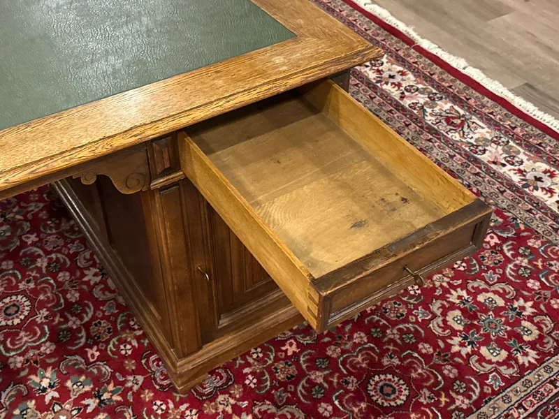 Vintage bureau, antiek Engels bureau, eikenhout, groen leer, 678