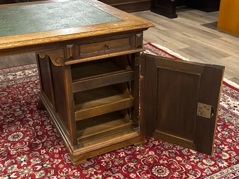 Vintage bureau, antiek Engels bureau, eikenhout, groen leer, 678