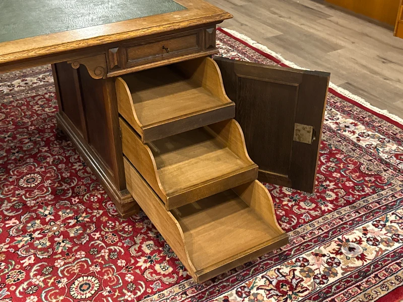 Vintage bureau, antiek Engels bureau, eikenhout, groen leer, 678