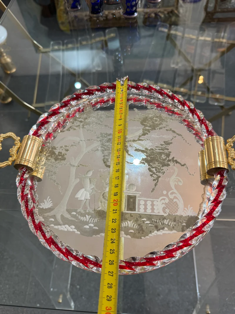 Plateau miroir gravé à bordure en verre torsadé rouge & blanc Murano / Venise (c. 1940–1950)