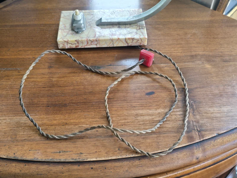 Lampe de table Art Déco en verre opalin et marbre – vers 1930