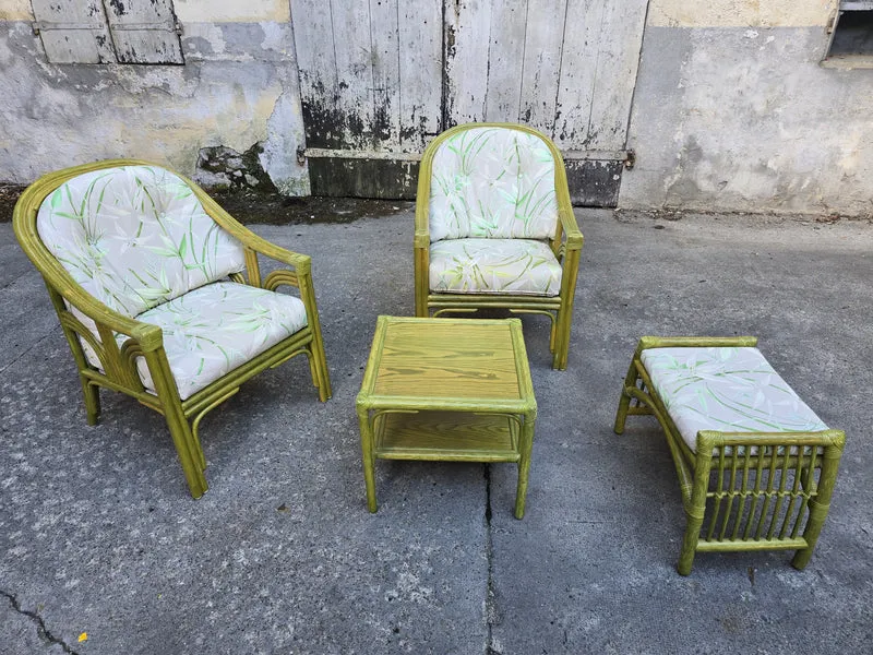 Salon en rotin haut de gamme – 2 fauteuils, pouf & table basse