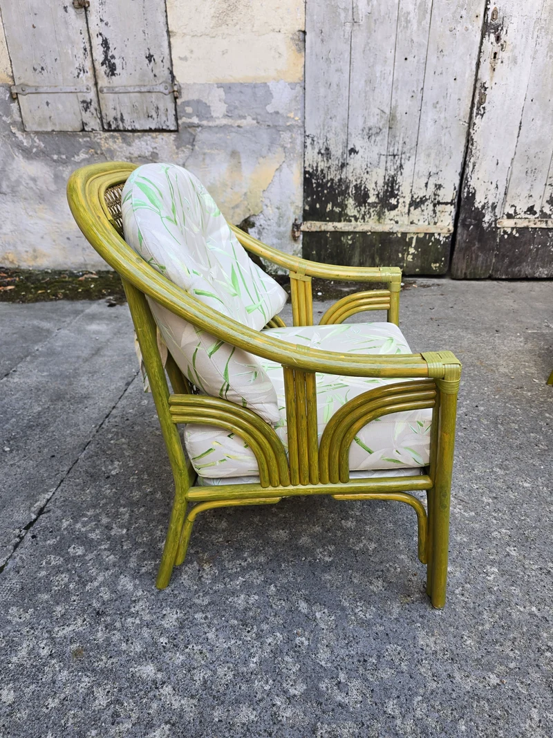 Salon en rotin haut de gamme – 2 fauteuils, pouf & table basse