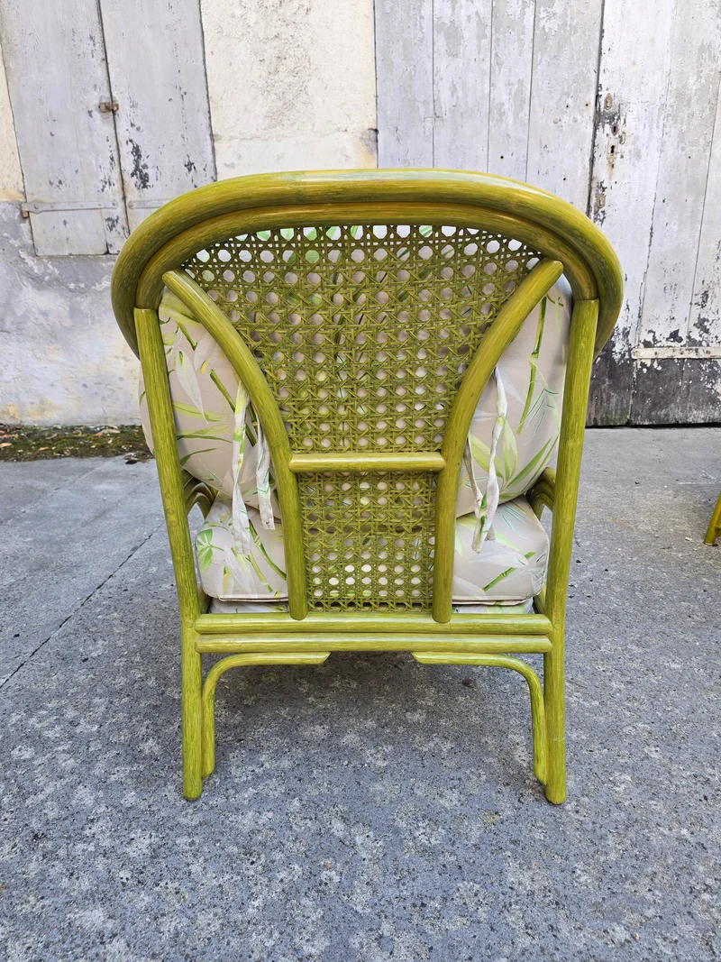Salon en rotin haut de gamme – 2 fauteuils, pouf & table basse