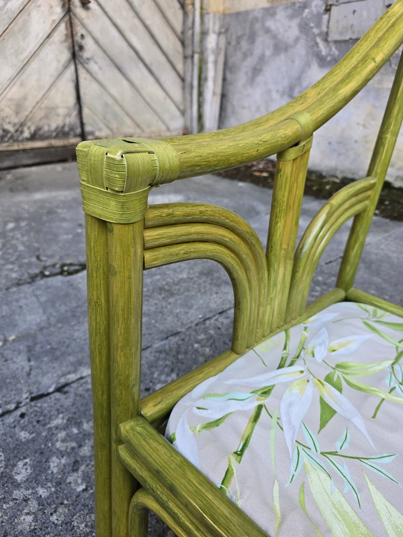 Salon en rotin haut de gamme – 2 fauteuils, pouf & table basse