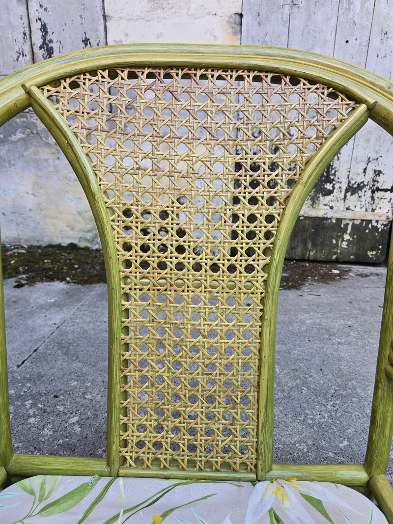 Salon en rotin haut de gamme – 2 fauteuils, pouf & table basse