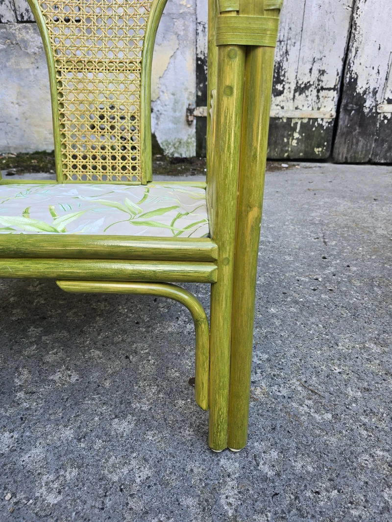 Salon en rotin haut de gamme – 2 fauteuils, pouf & table basse