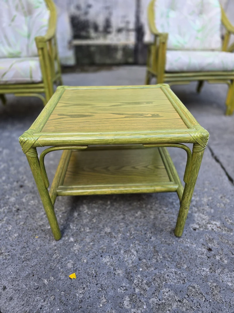 Salon en rotin haut de gamme – 2 fauteuils, pouf & table basse