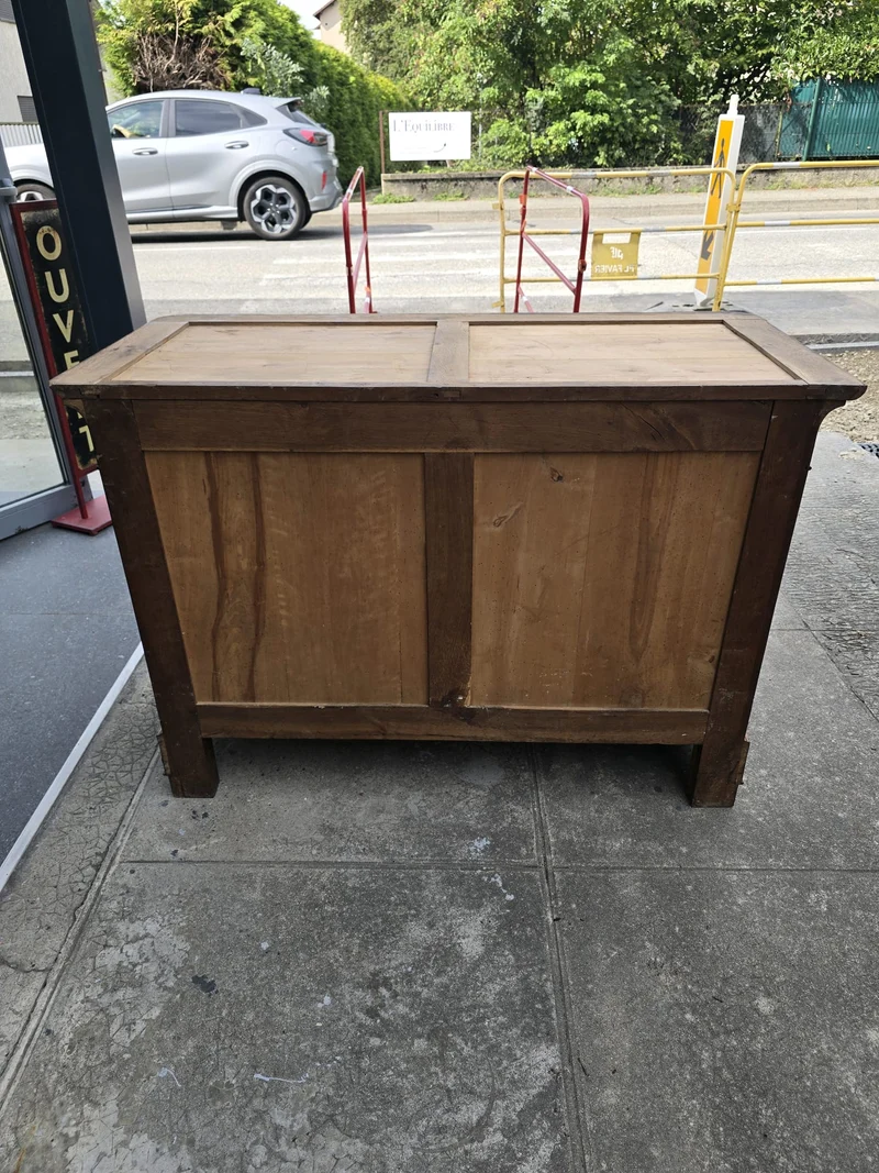 Commode d’époque Restauration en ronce de noyer et marbre noir – XIXᵉ siècle