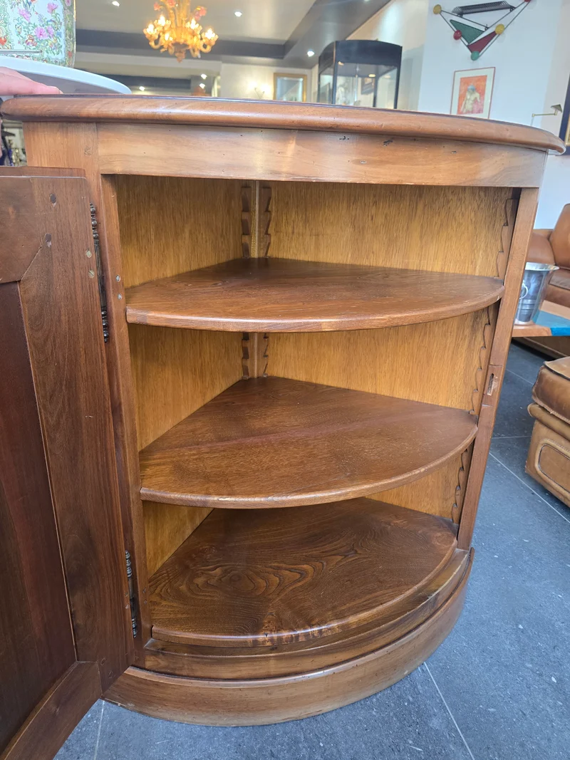 Encoignure galbée en bois – Style classique