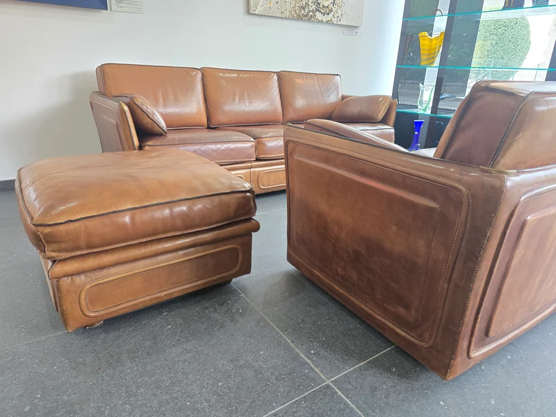 Salon Roche Bobois vintage années 80 – Cuir de buffle cognac – 2 canapés + pouf