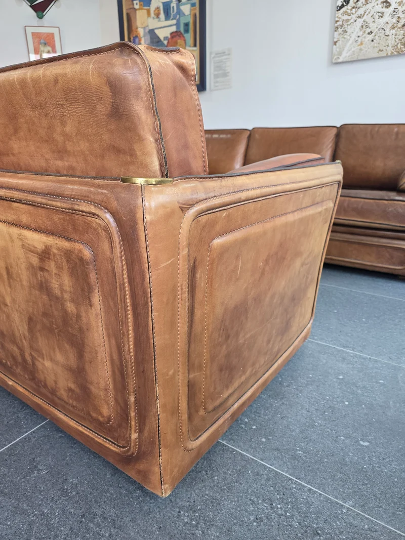 Salon Roche Bobois vintage années 80 – Cuir de buffle cognac – 2 canapés + pouf