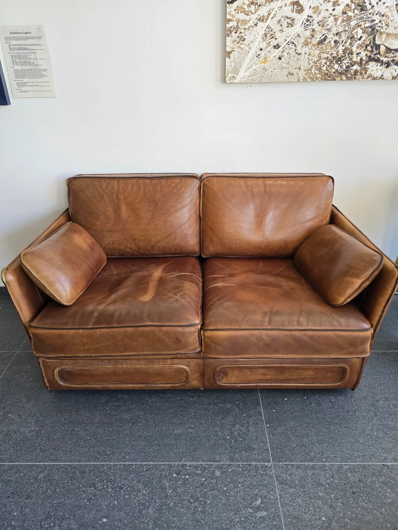 Salon Roche Bobois vintage années 80 – Cuir de buffle cognac – 2 canapés + pouf