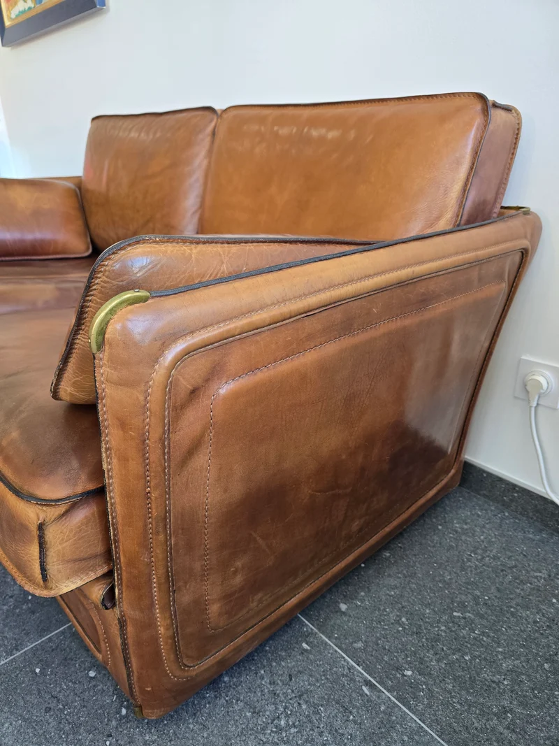 Salon Roche Bobois vintage années 80 – Cuir de buffle cognac – 2 canapés + pouf