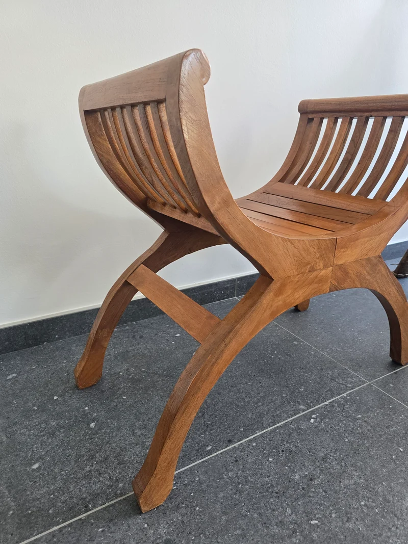 Fauteuil Yuyu en teck massif