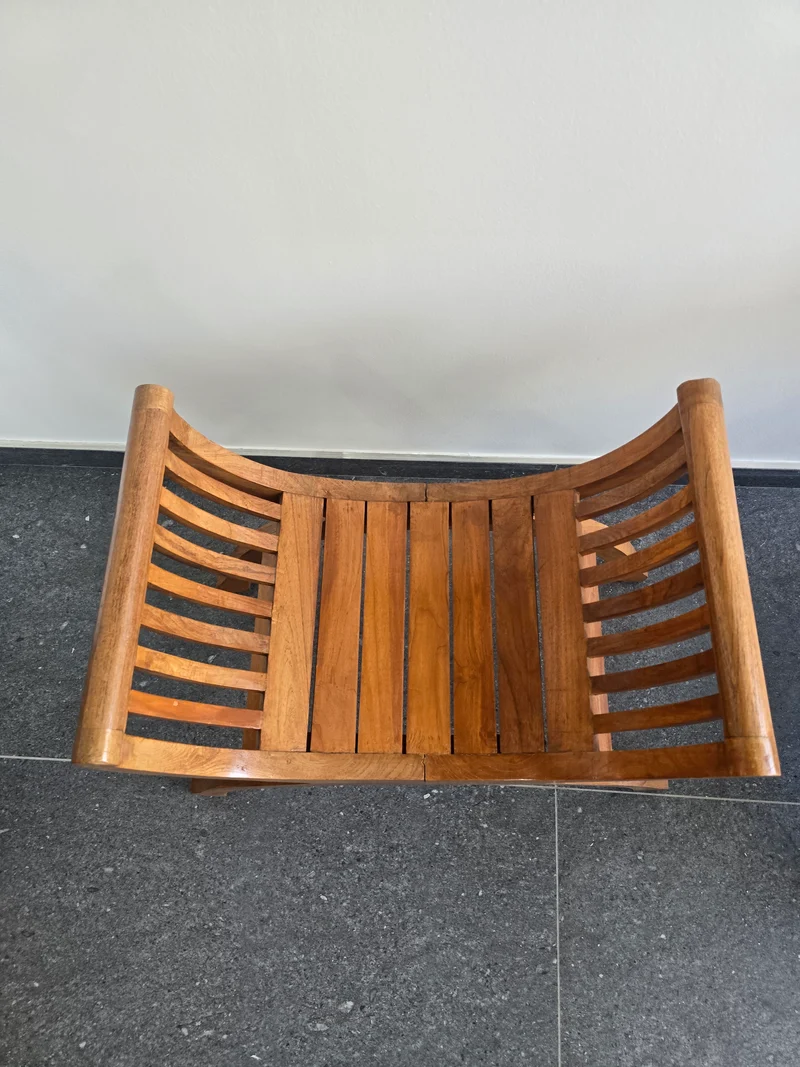 Fauteuil Yuyu en teck massif