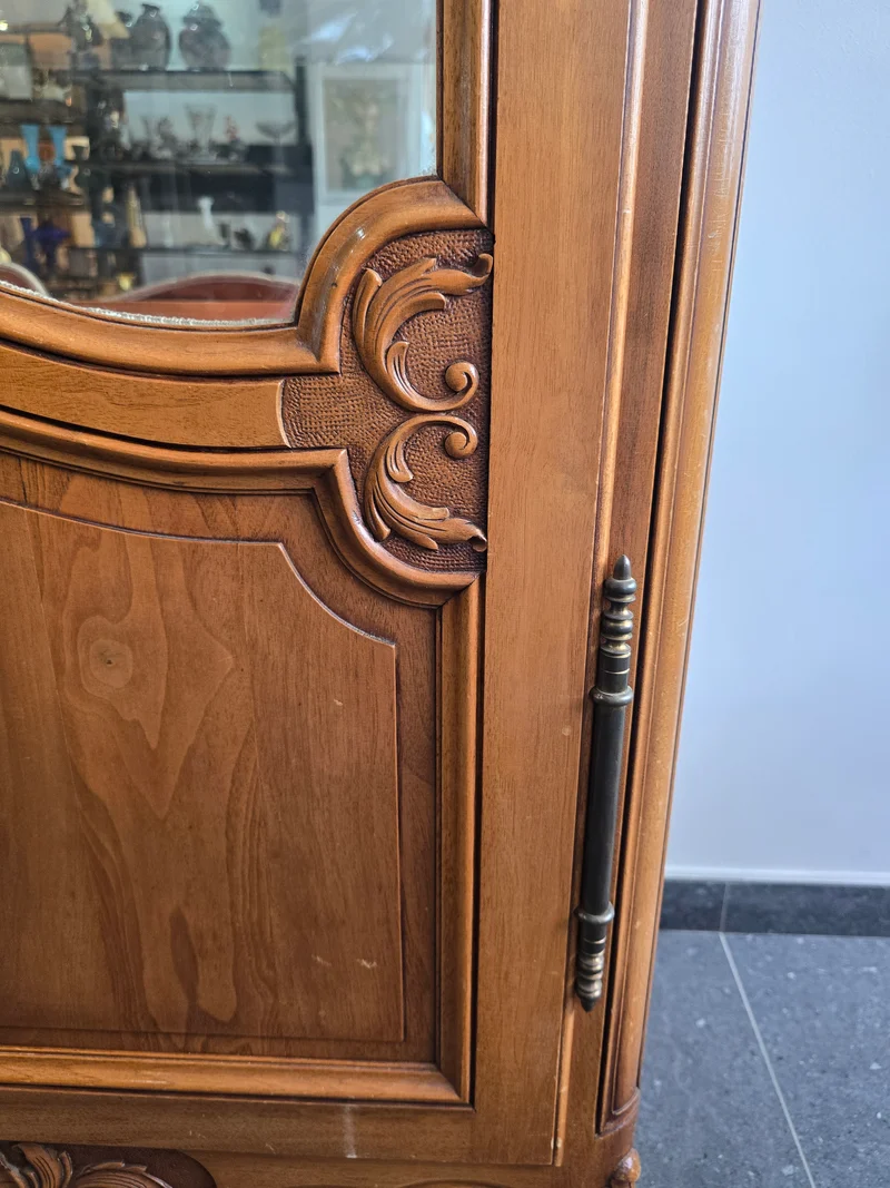 Vitrine de style Louis XV – Fabrication française UNIFA