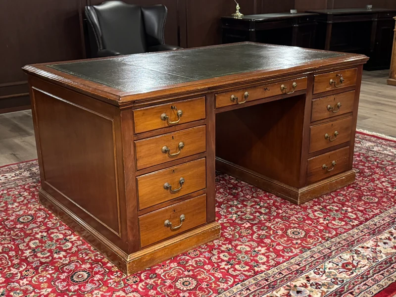 Vintage bureau, antiek Engels bureau, kersen hout, groen leer, 666