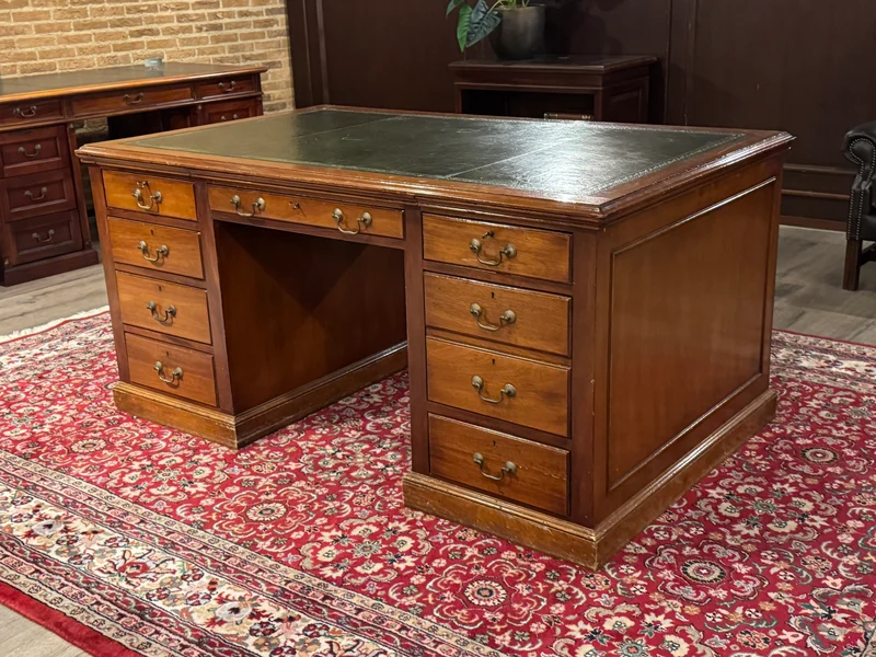 Vintage bureau, antiek Engels bureau, kersen hout, groen leer, 666