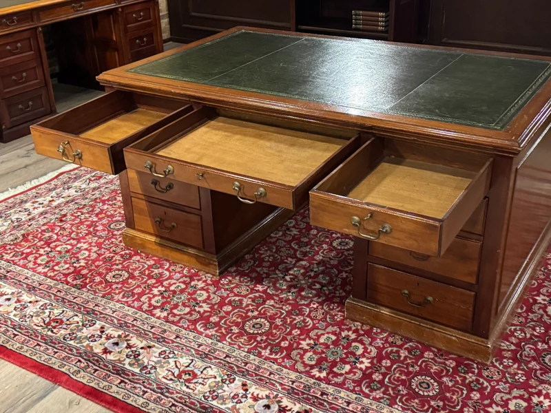 Vintage bureau, antiek Engels bureau, kersen hout, groen leer, 666