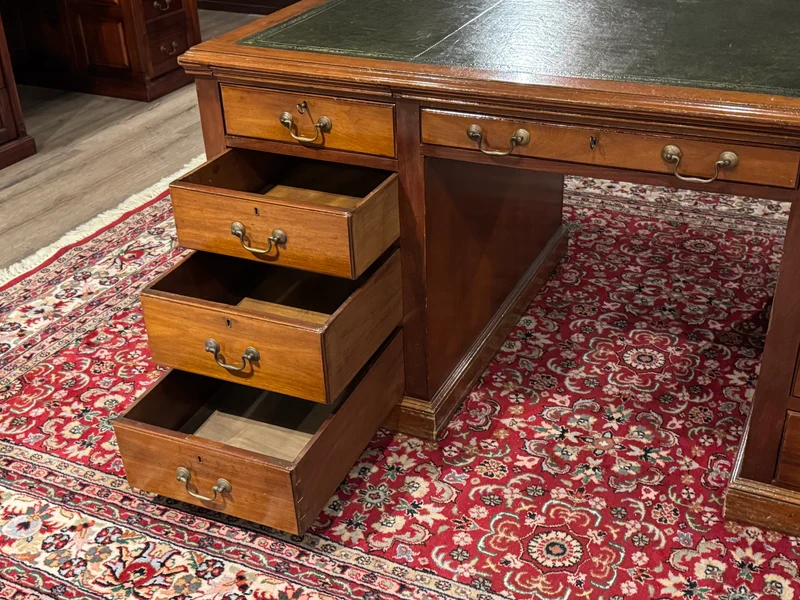 Vintage bureau, antiek Engels bureau, kersen hout, groen leer, 666