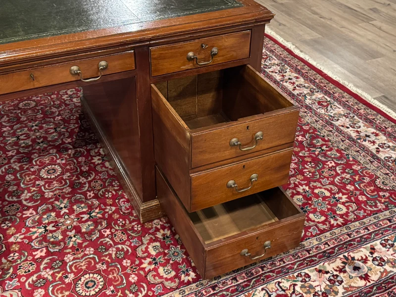 Vintage bureau, antiek Engels bureau, kersen hout, groen leer, 666