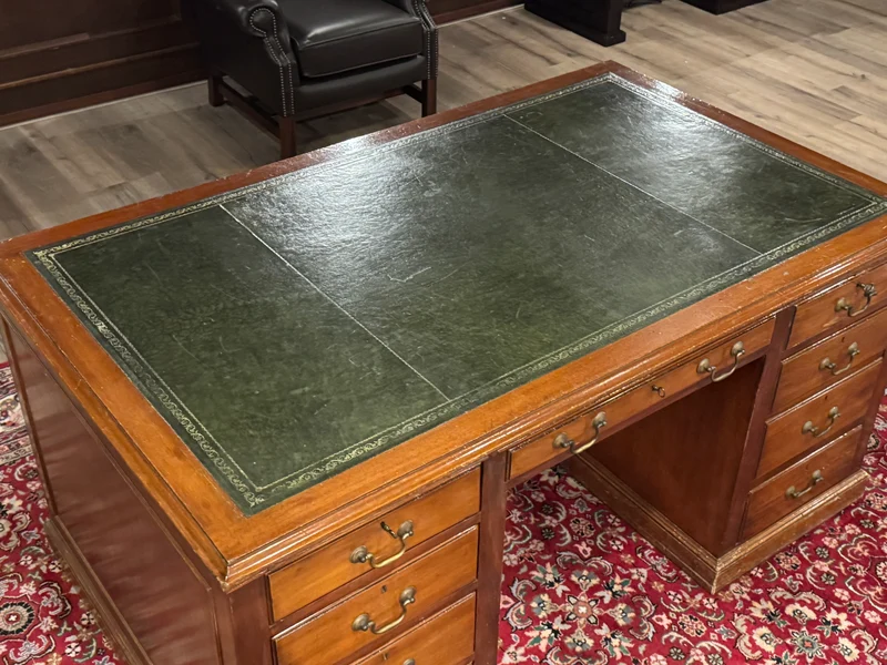 Vintage bureau, antiek Engels bureau, kersen hout, groen leer, 666