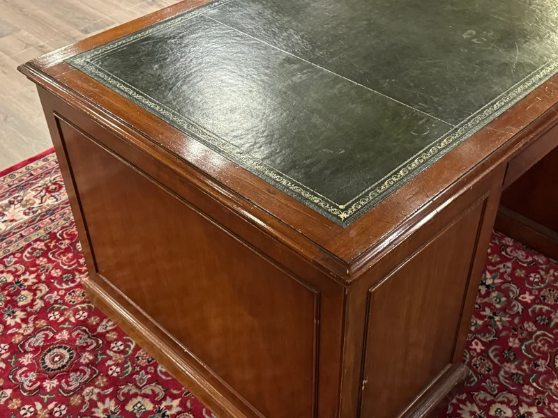 Vintage bureau, antiek Engels bureau, kersen hout, groen leer, 666