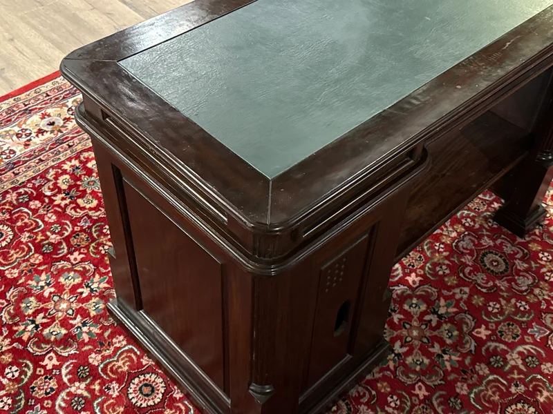 Vintage bureau, klassiek Engels bureau, mahoniehout, groen leer, 630