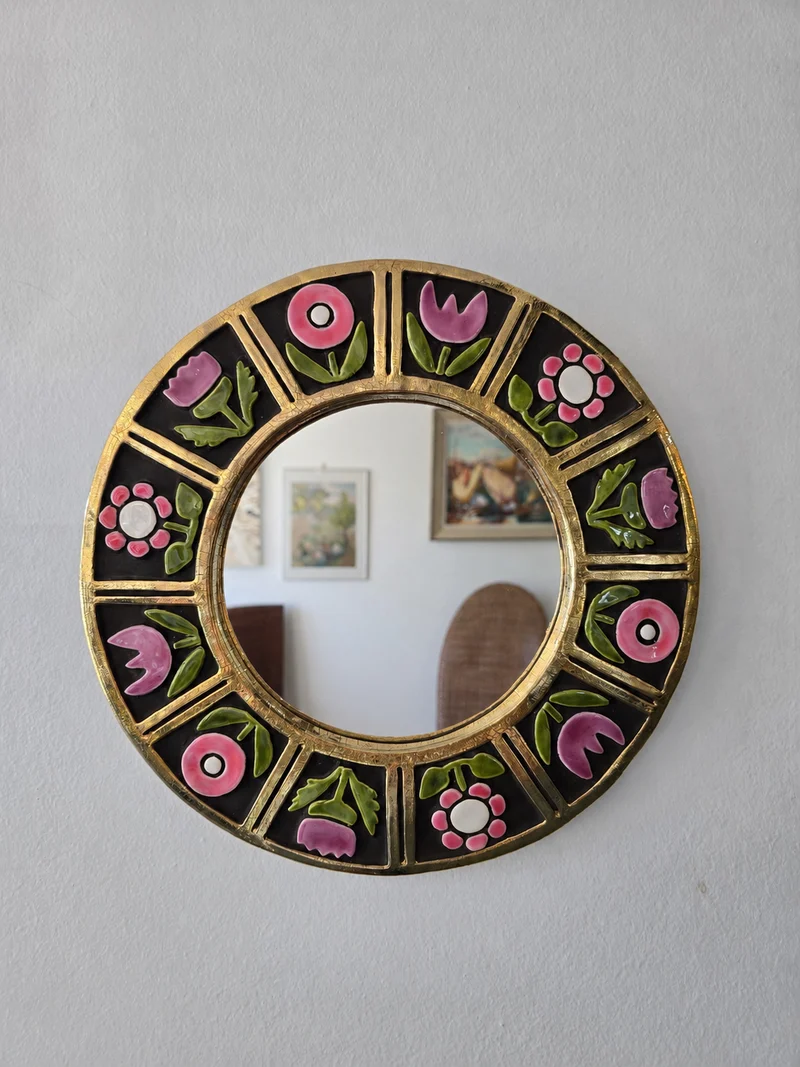 Mithé Espelt - miroir en céramique émaillée. Décor floral, années 1960