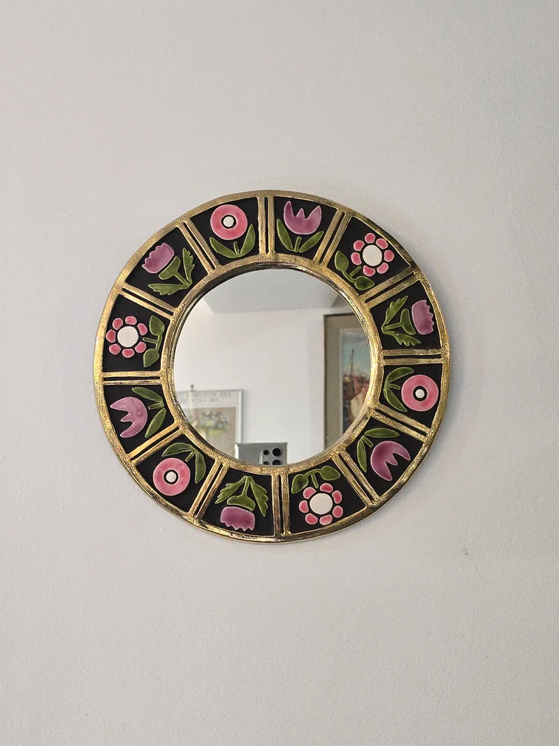 Mithé Espelt - miroir en céramique émaillée. Décor floral, années 1960