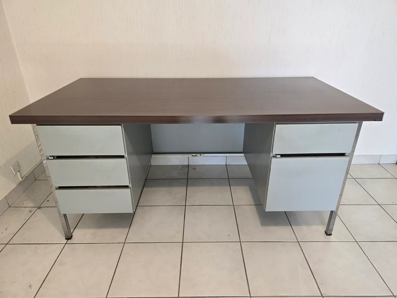Bureau vintage VINCO années 70 – métal chromé et plateau bois – 170 cm