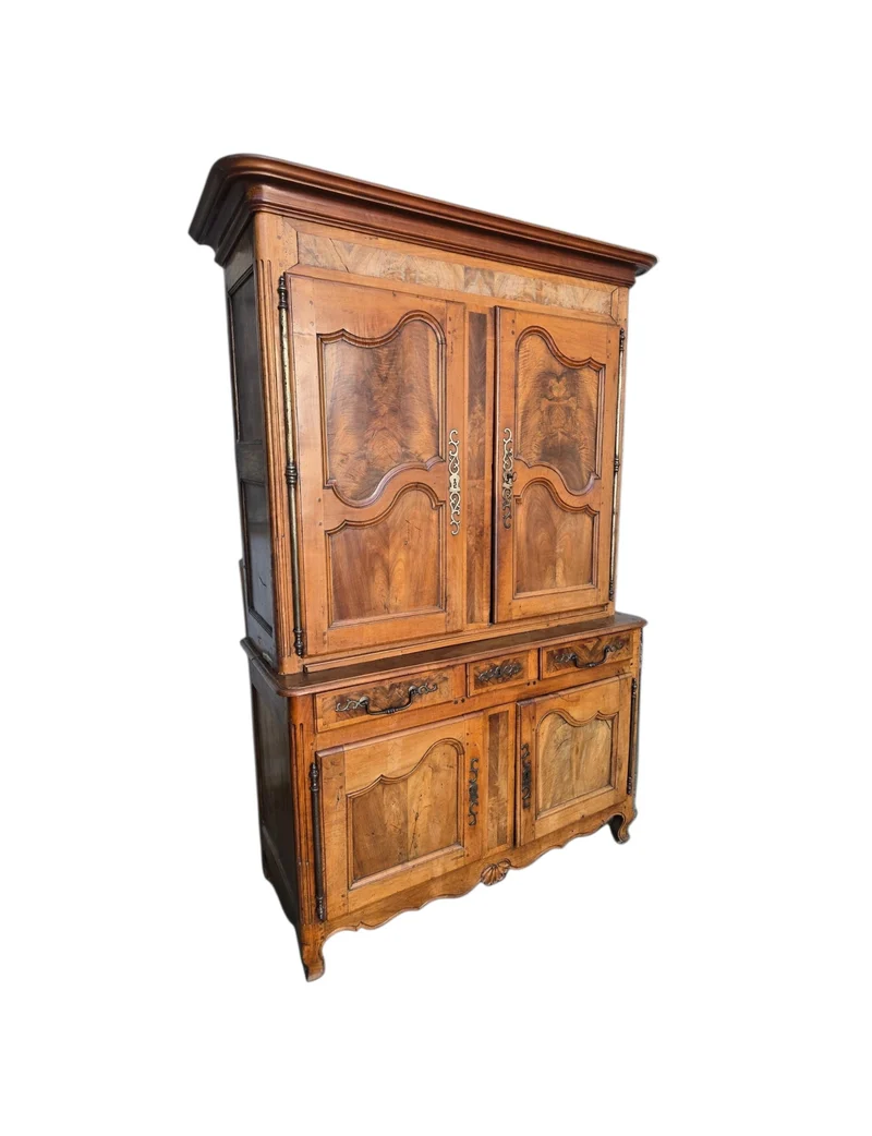 Buffet deux-corps d’époque Louis XV en noyer massif – XVIIIe siècle