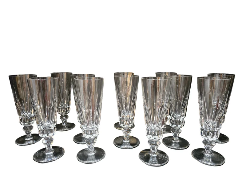 12 flûtes à champagne Saint-Louis modèle Guernesey en cristal taillé