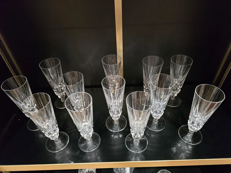 12 flûtes à champagne Saint-Louis modèle Guernesey en cristal taillé