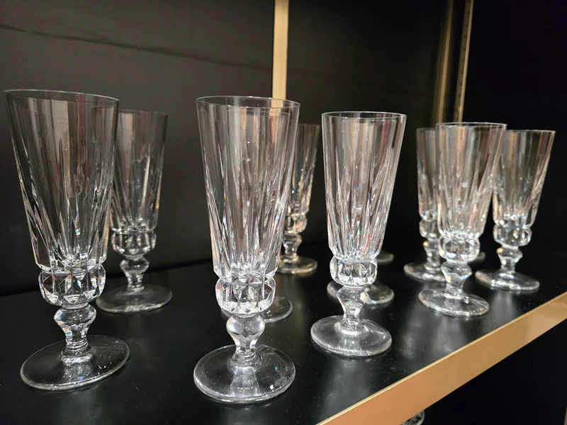 12 flûtes à champagne Saint-Louis modèle Guernesey en cristal taillé