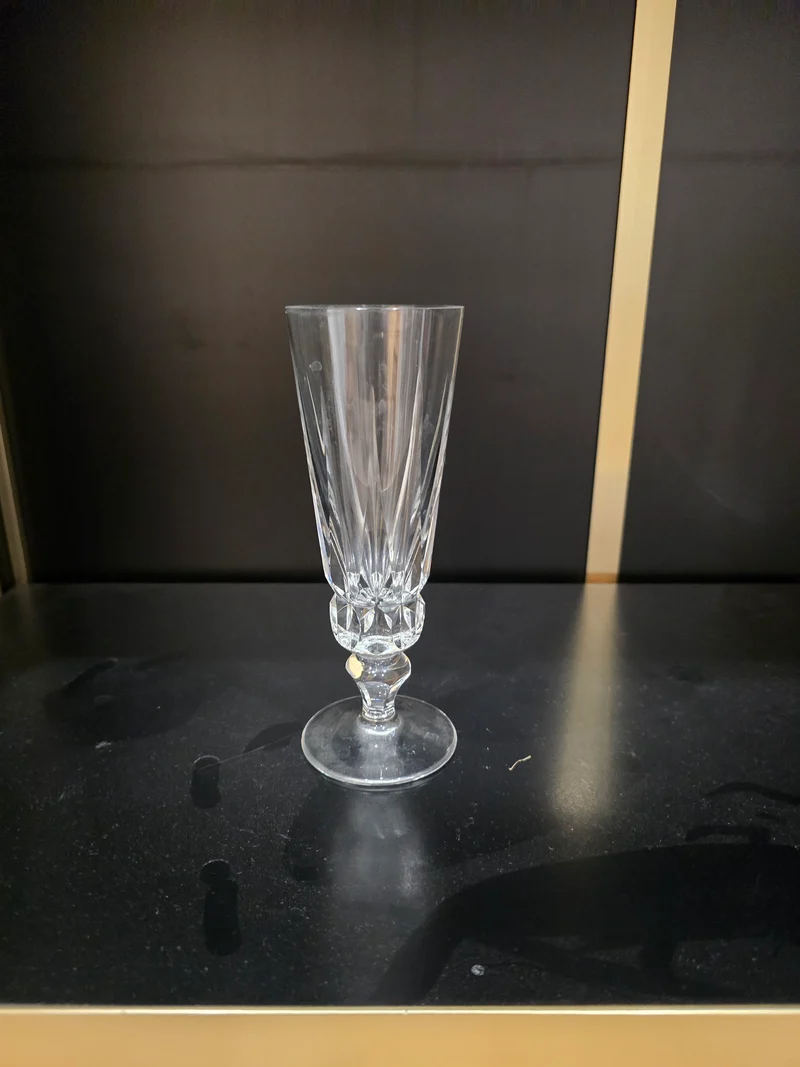 12 flûtes à champagne Saint-Louis modèle Guernesey en cristal taillé