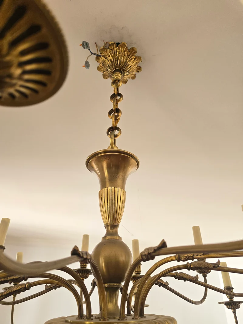 Grand lustre en laiton massif à 24 feux