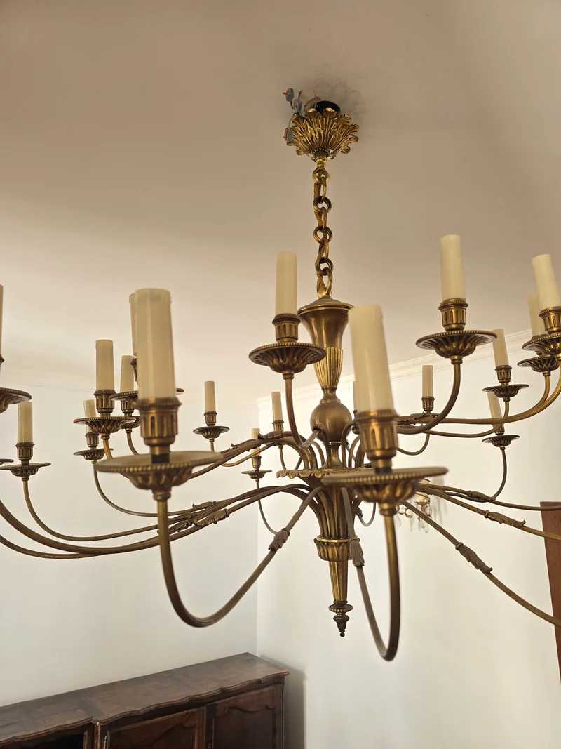 Grand lustre en laiton massif à 24 feux