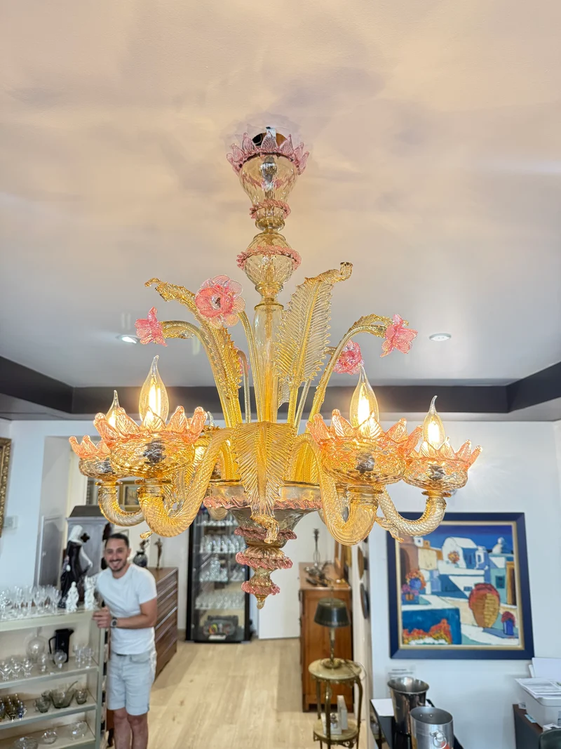 Lustre vénitien en verre de Murano à décor floral rose et doré – 6 feux