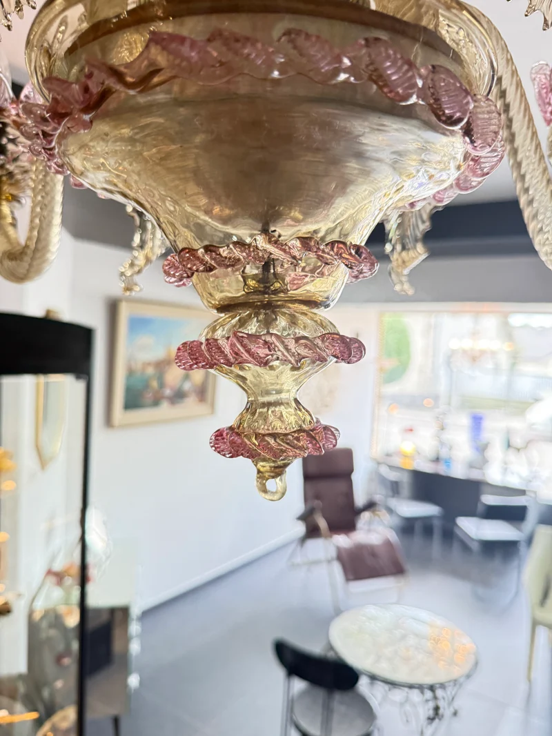 Lustre vénitien en verre de Murano à décor floral rose et doré – 6 feux